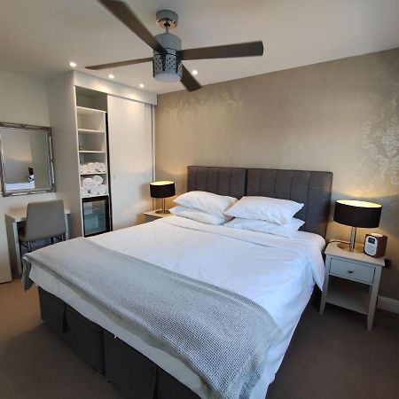 לונדון Modern 2 Bedroom Flat With Private Outdoor Terrace מראה חיצוני תמונה