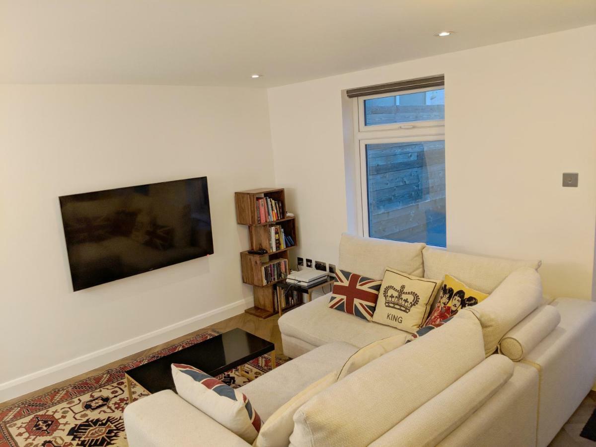 לונדון Modern 2 Bedroom Flat With Private Outdoor Terrace מראה חיצוני תמונה